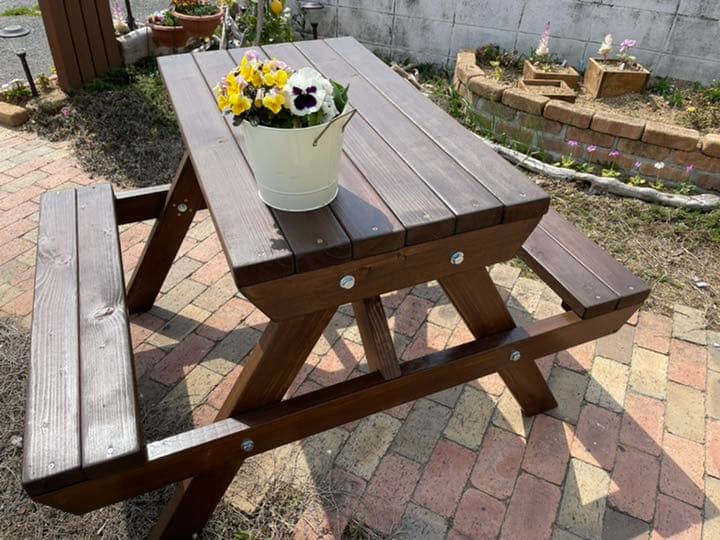 お庭に、テラスに♪組み立て不用！完成品『ガーデンテーブル』2人掛けサイズ