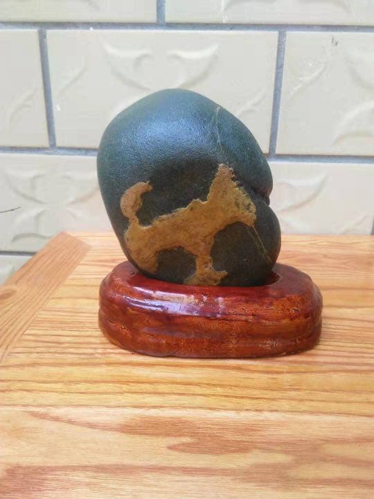 奇石-ワンちゃん 石