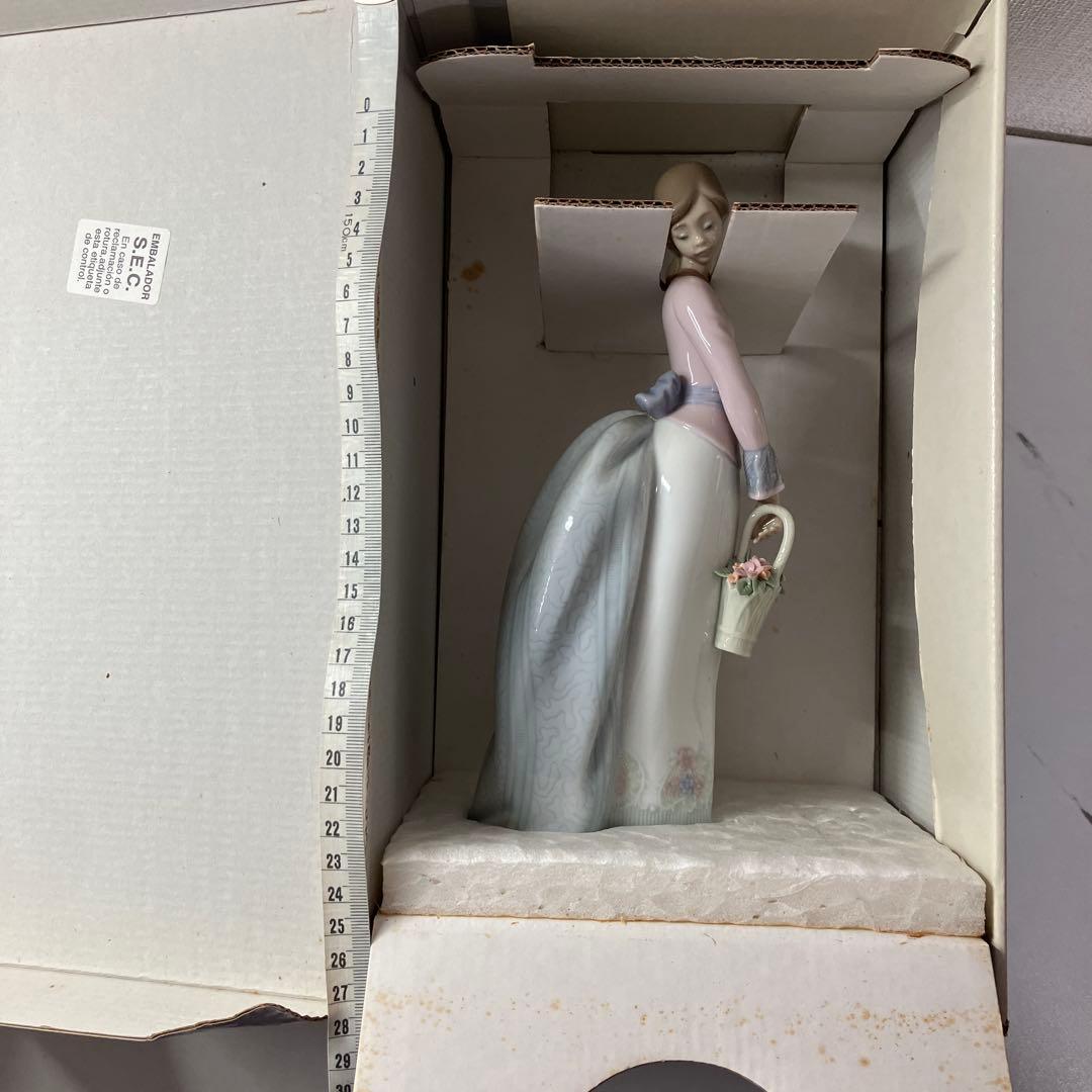 【1/20本日限定】LLADRO リヤドロ 07622 花籠を持つ女性像 箱付