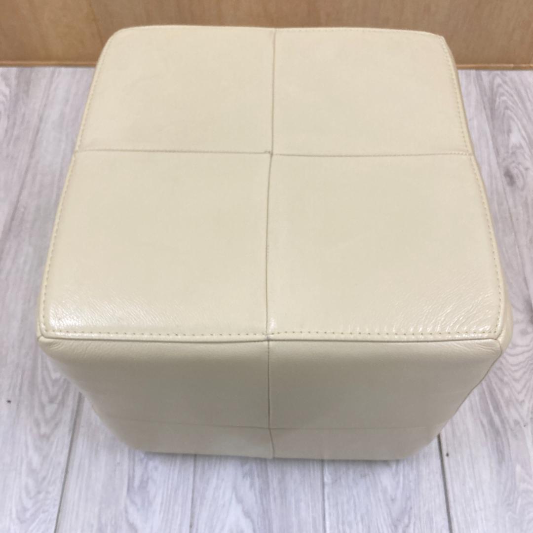 IDC大塚家具　総革　スツール　オットマン　オフホワイト系