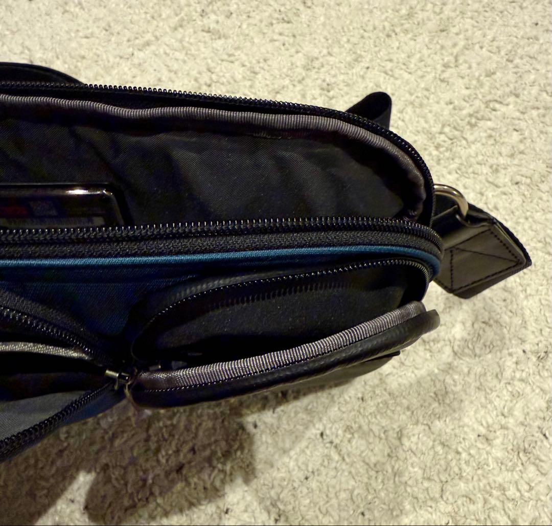 TUMI ボディバッグ ネイビー