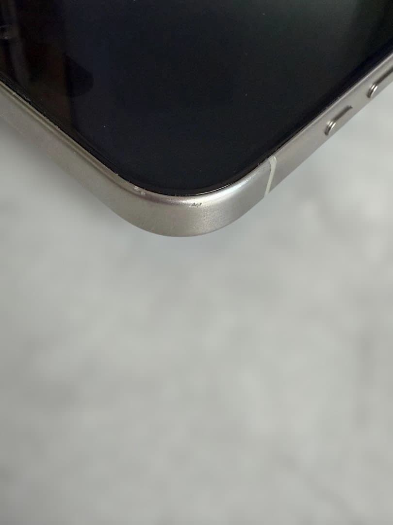 【純正ケース付】iPhone 15 Pro ナチュラルチタニウム 128GB