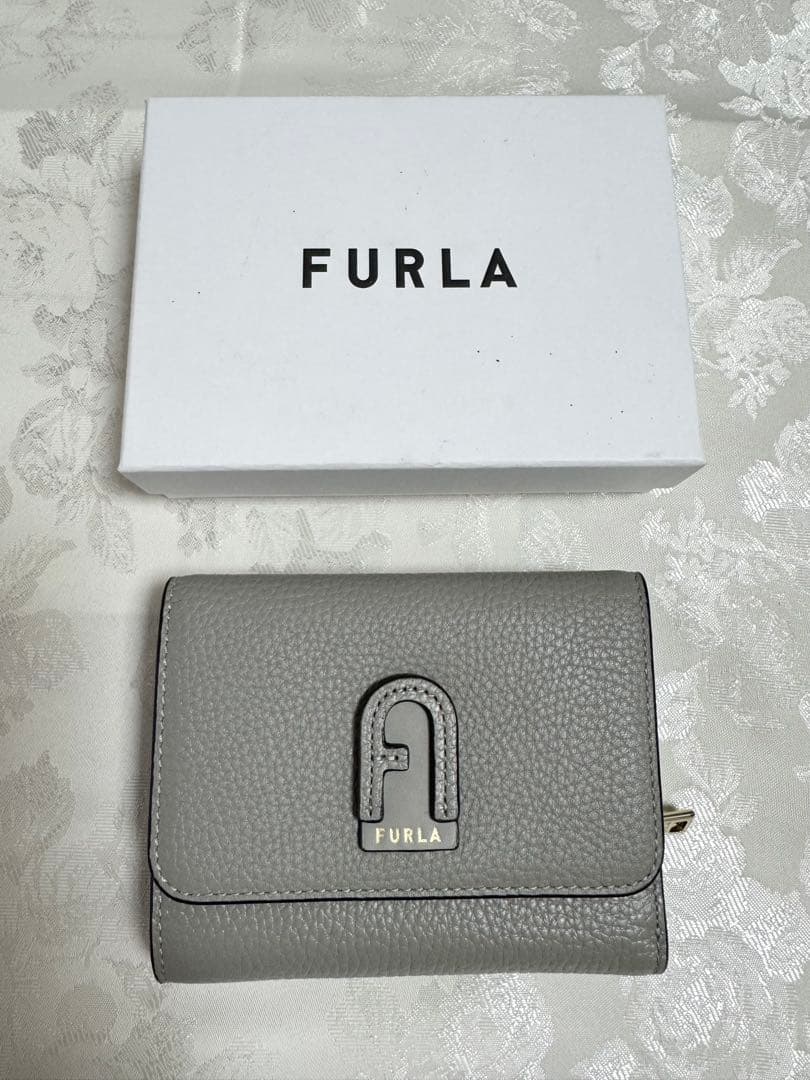 FURLA グレー 三つ折り財布