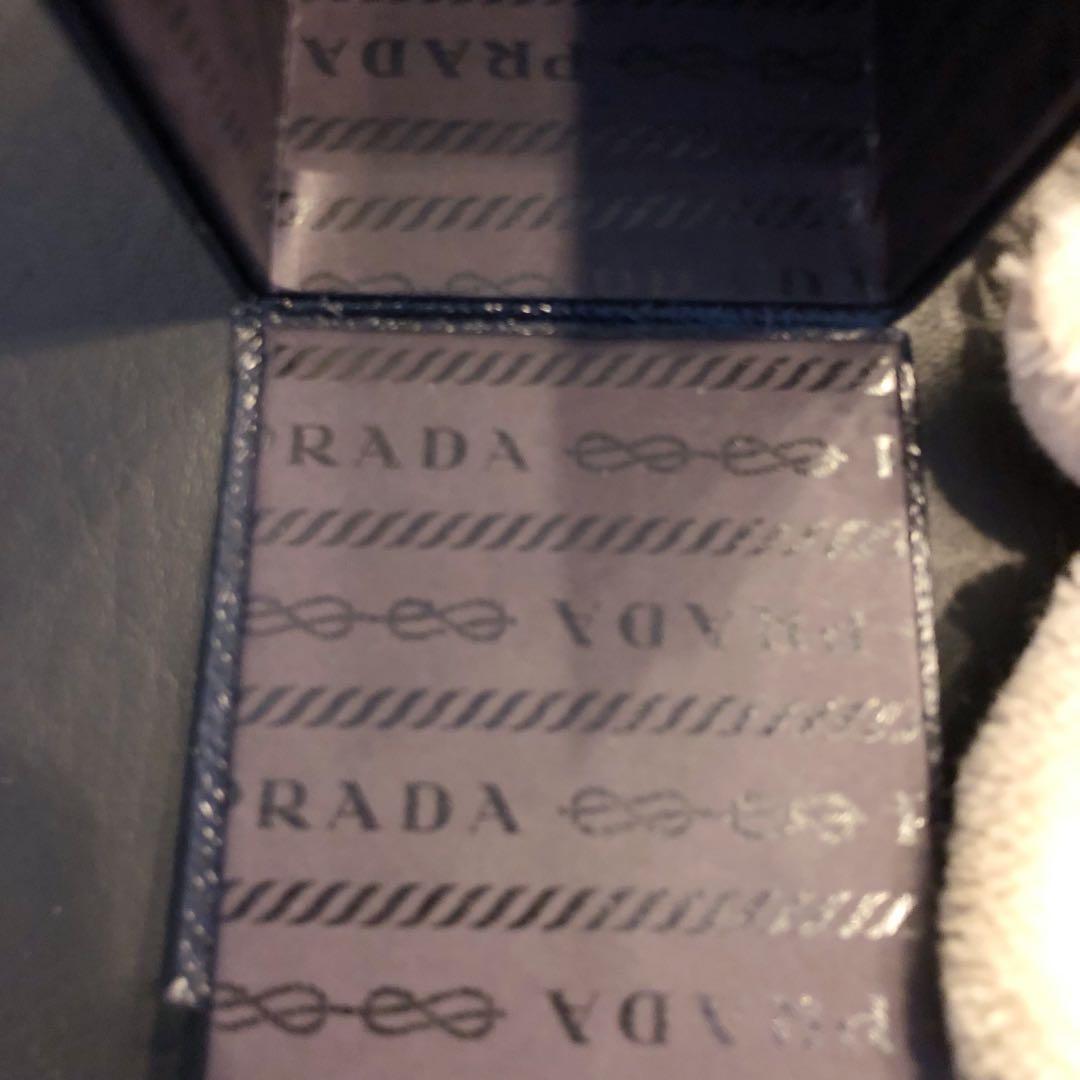 PRADAプラダ　ベアチャーム　バッグチャーム　キーホルダーリング　ビーズ　箱