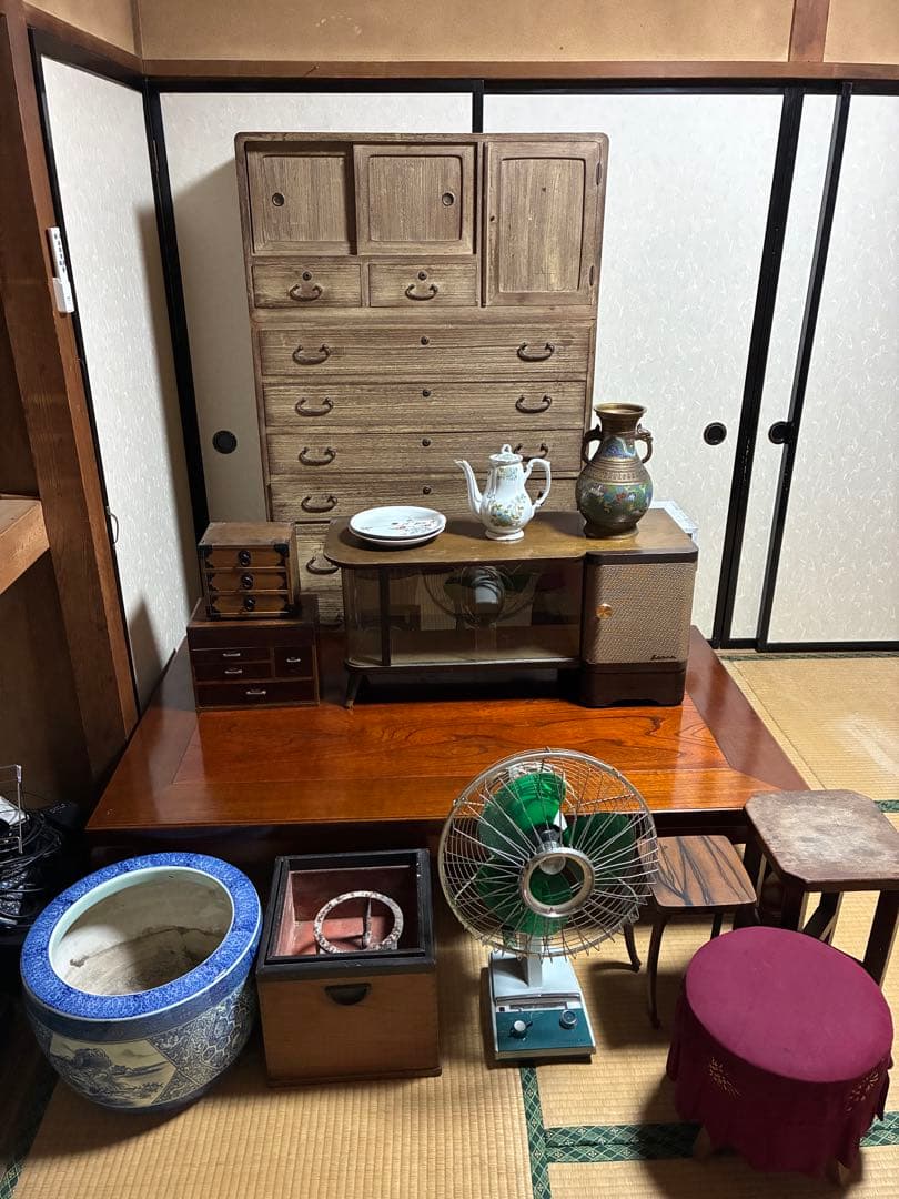 昭和レトロ家具・家電・雑貨まとめ売り（箪笥・座卓・扇風機・火鉢・テレビ台など）