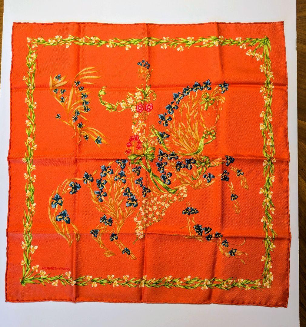 【美品】HERMÈS エルメス　カレ40花咲く馬シルクスカーフ　タグ付箱付き