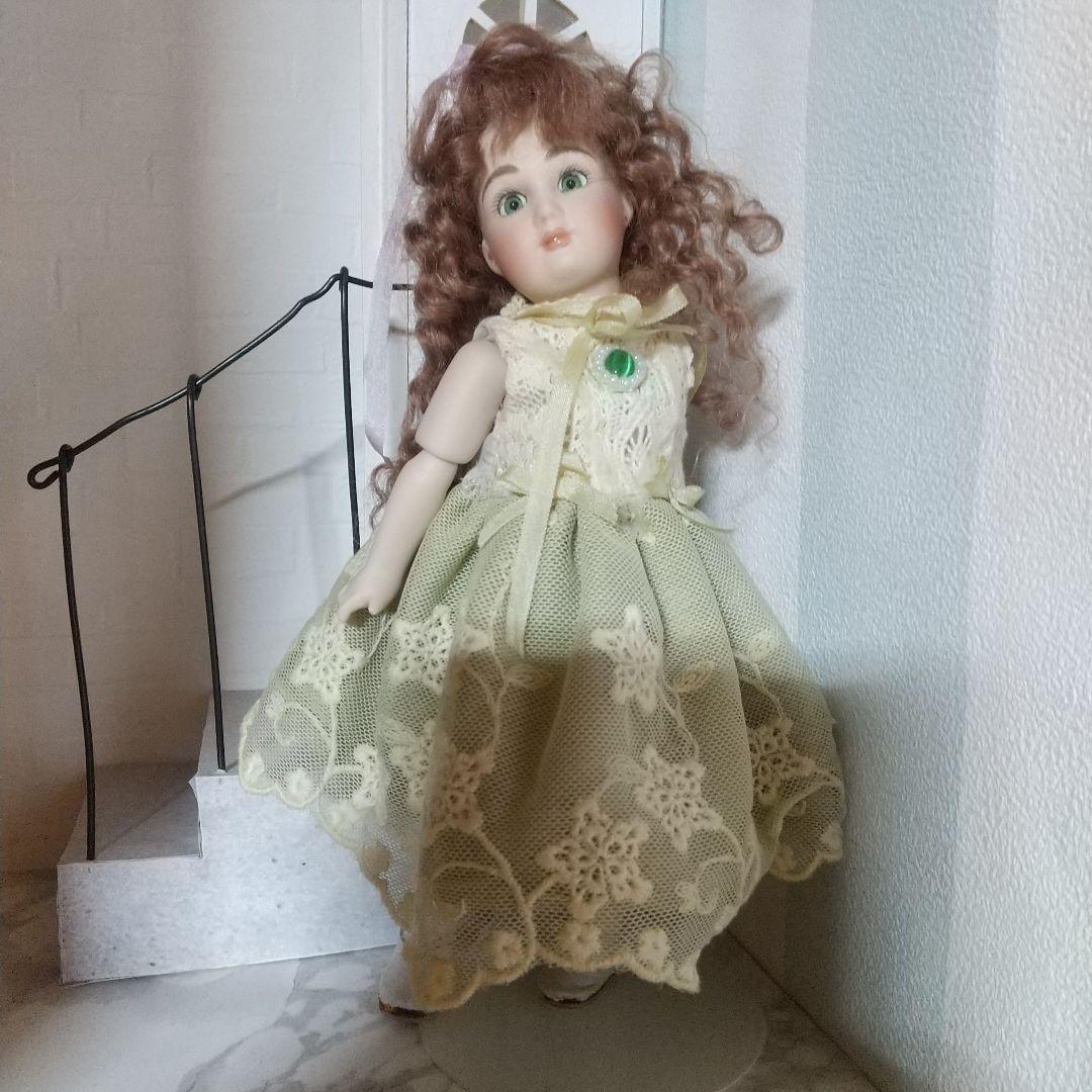 小さいビスクドール ドールスタンド付き