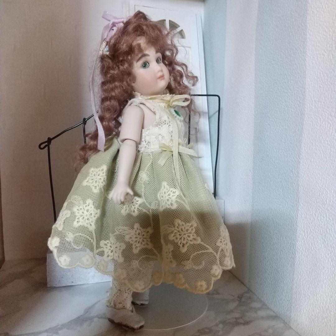 小さいビスクドール ドールスタンド付き