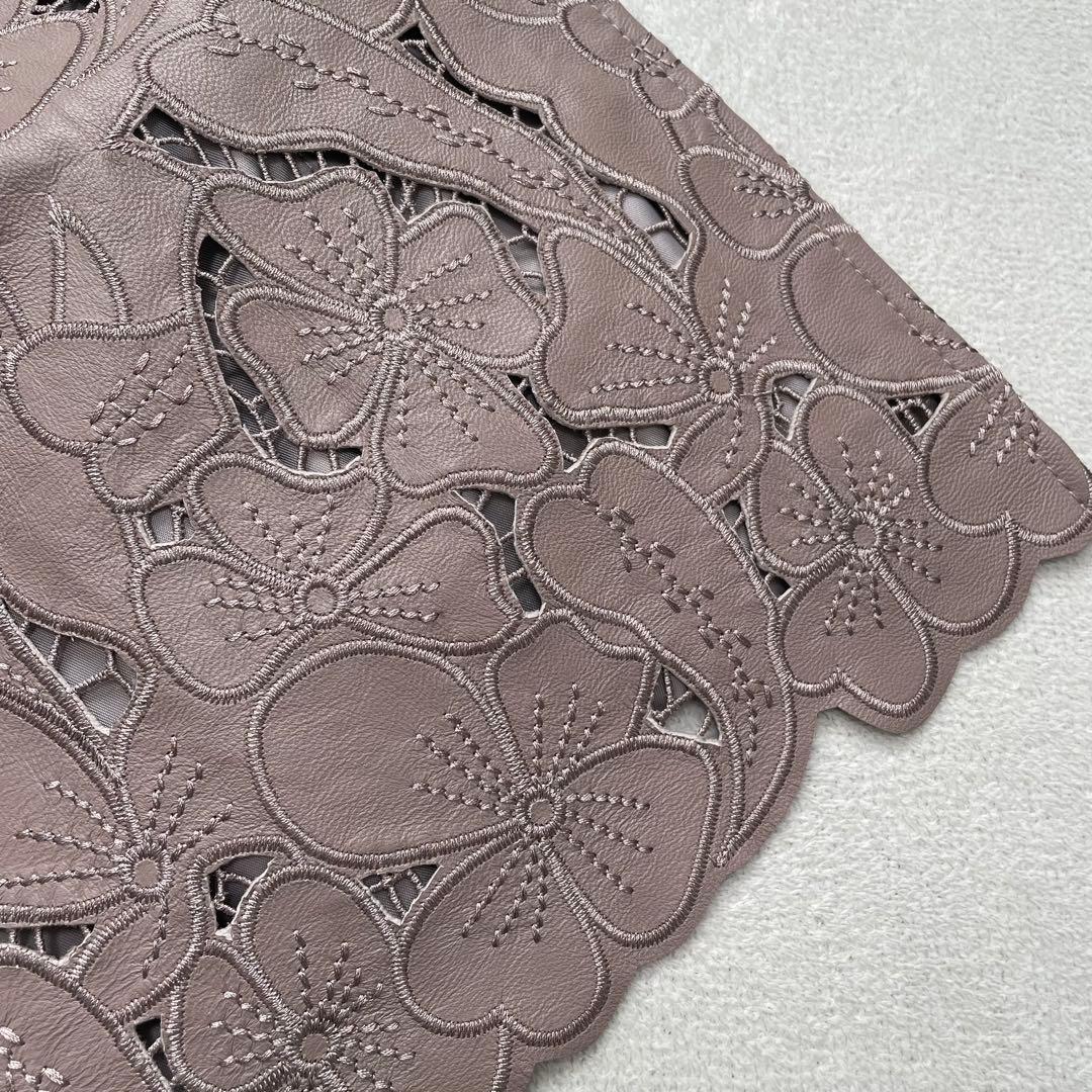 ノーカラーラムレザーコート LL 花柄刺繍 スカラップ 大きいサイズ 比翼ボタン