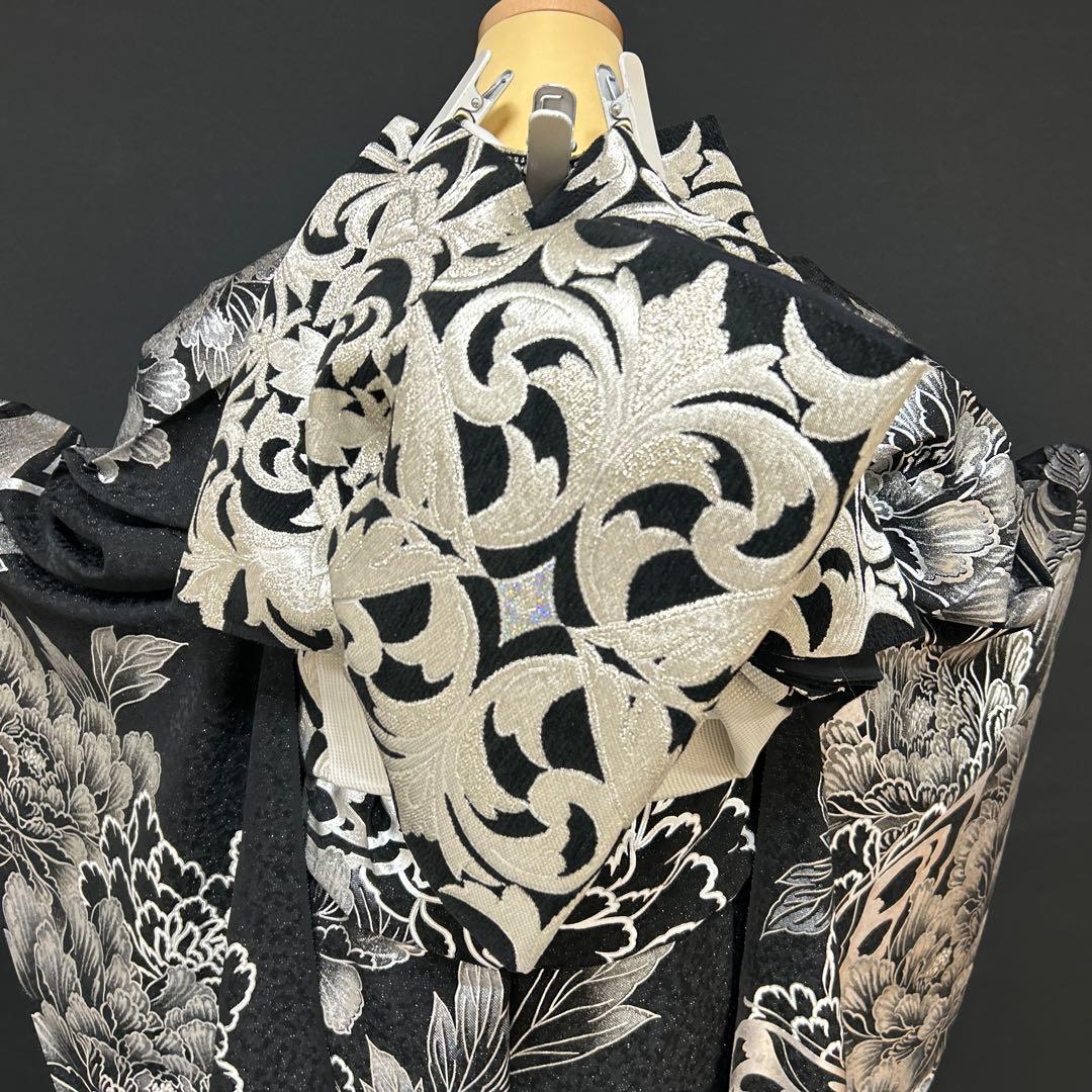 黒ラメシルバー　クール系牡丹に蝶の振袖フルセット