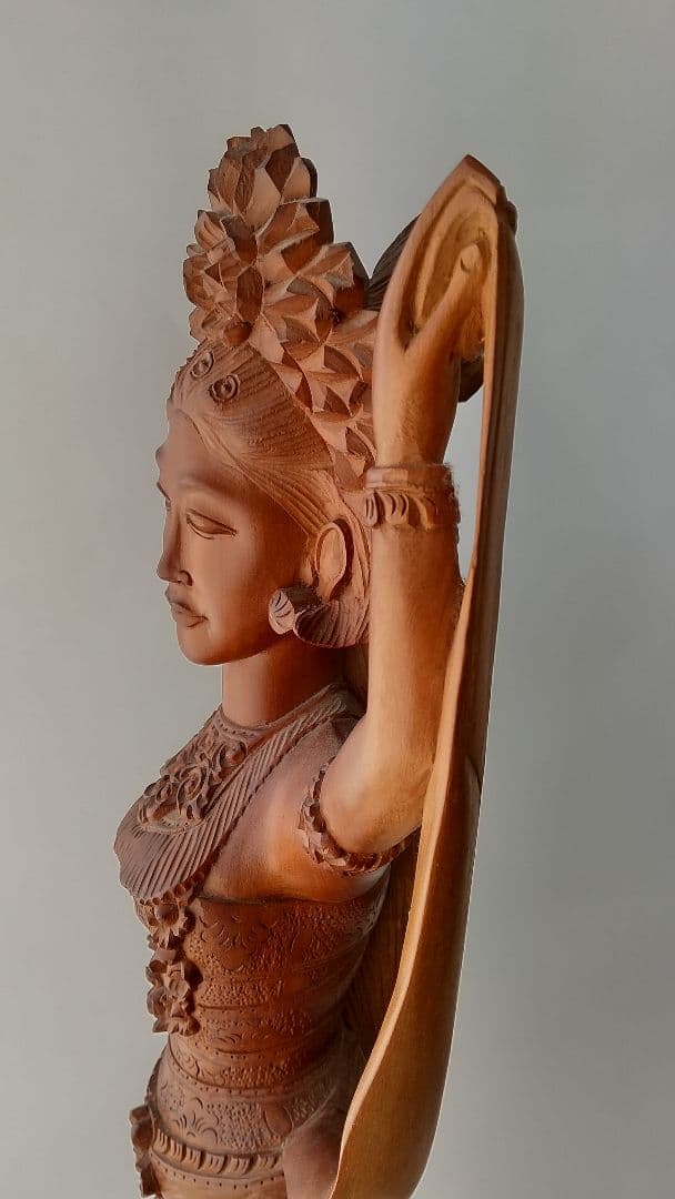 木彫り 女性像