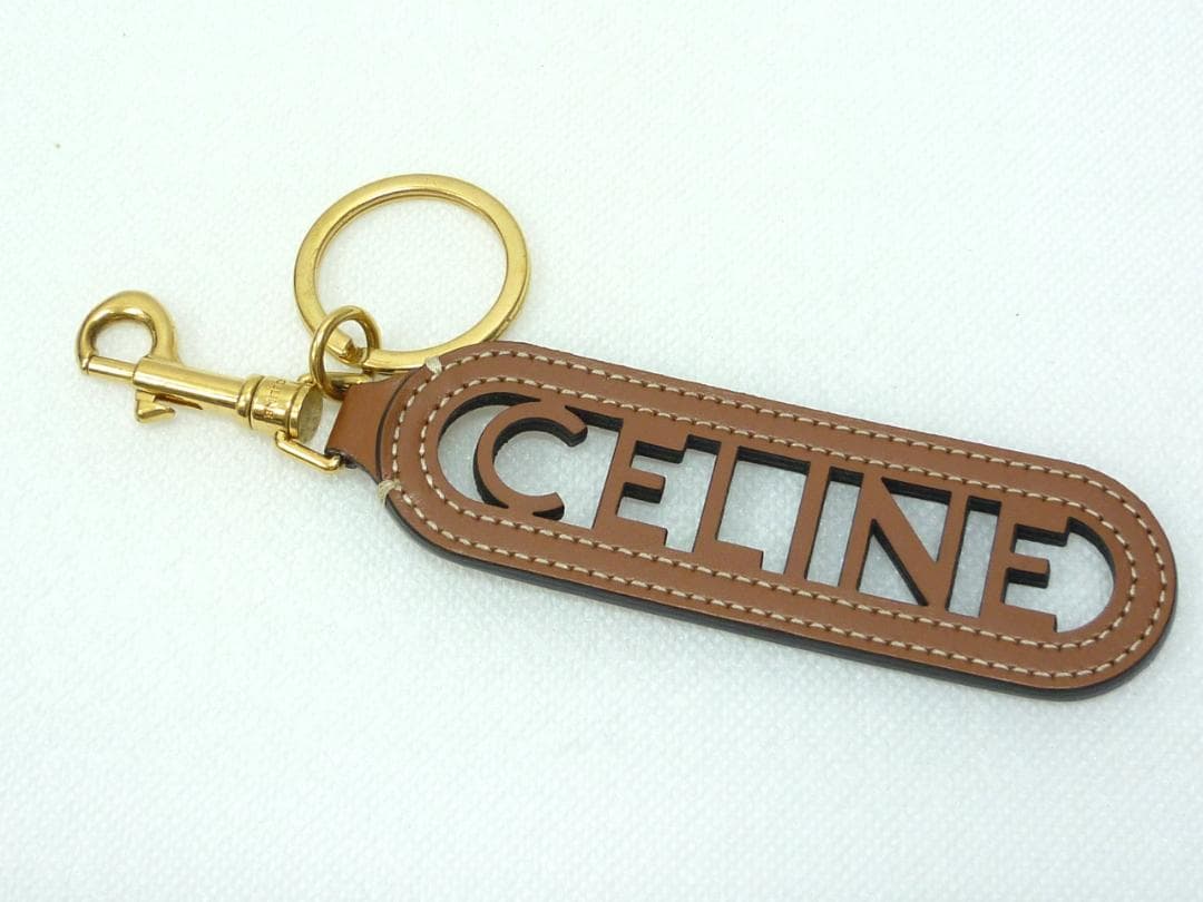 CELINE セリーヌ パンチング キーリング チャーム ロゴ タン a