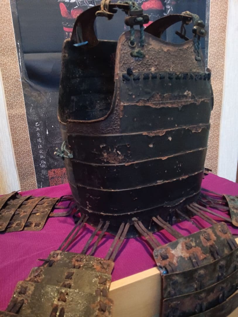 江戸時代前中期元禄年間稀少大和國甲冑師岩井喜左近勝重朱色在銘入本歌鉄地鎧胴当時物