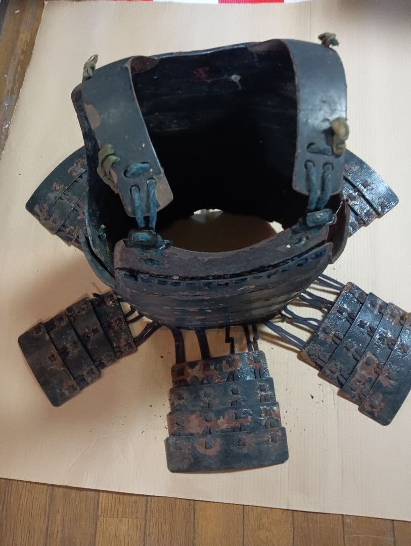 江戸時代前中期元禄年間稀少大和國甲冑師岩井喜左近勝重朱色在銘入本歌鉄地鎧胴当時物