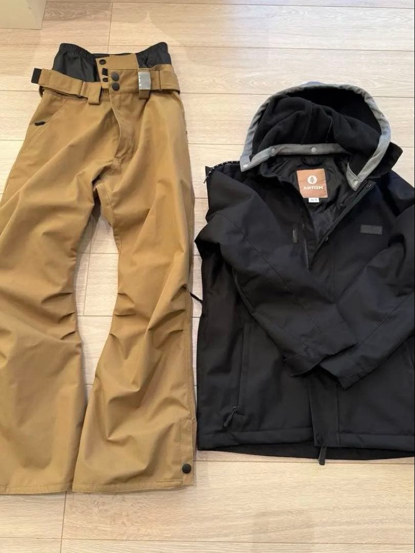 美品　ユニセックス　スキースノーボードウエア上下セット