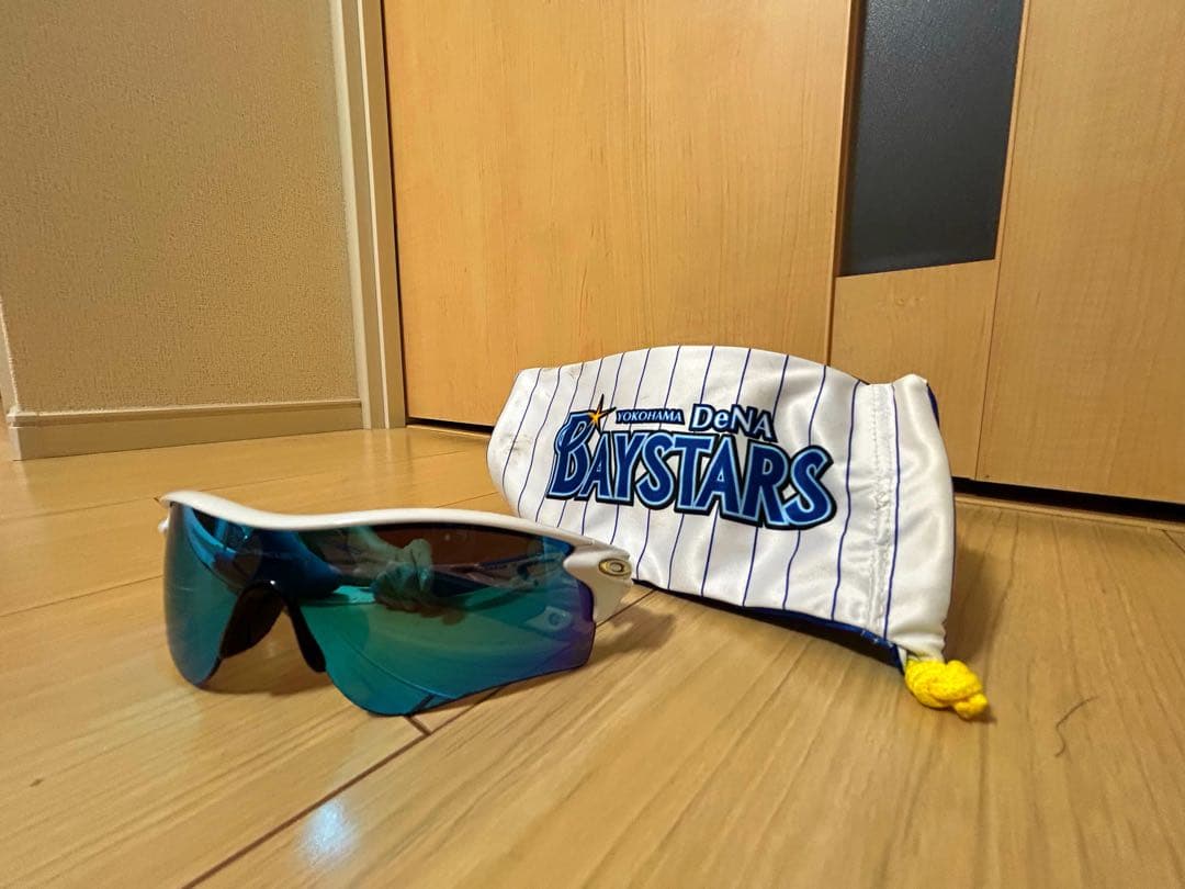 横浜DeNAベイスターズ スポーツサングラス　オークリー