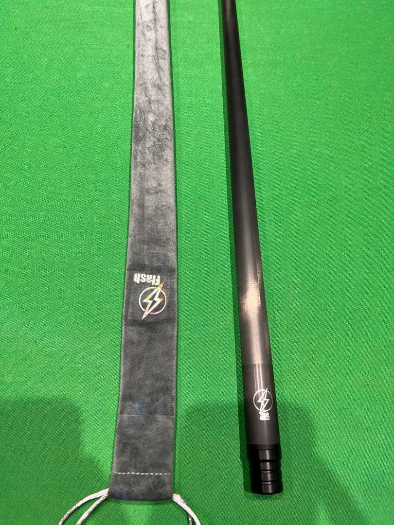 HOWキュー　フラッシュ　カーボンシャフト