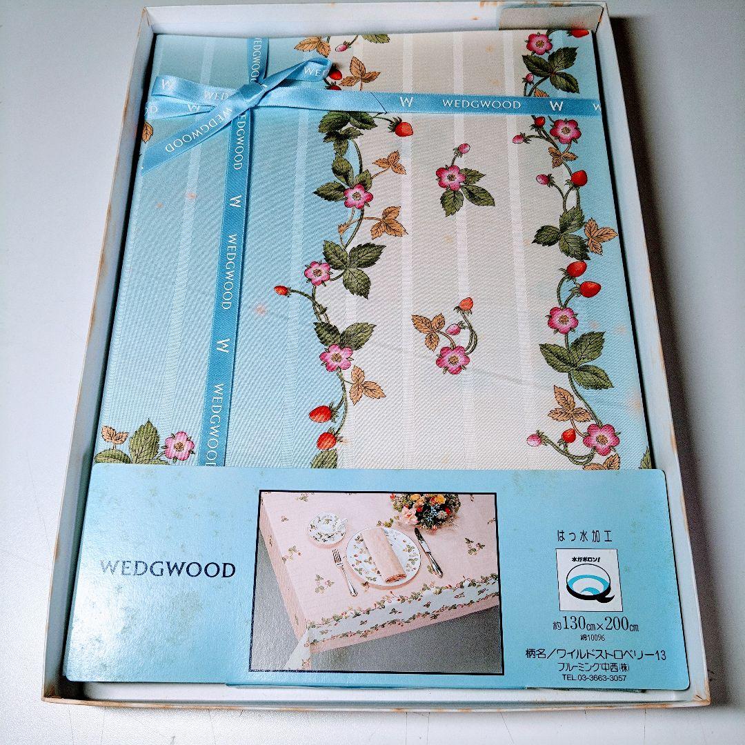 新品未使用　　テーブルクロス　ワイルドストロベリー