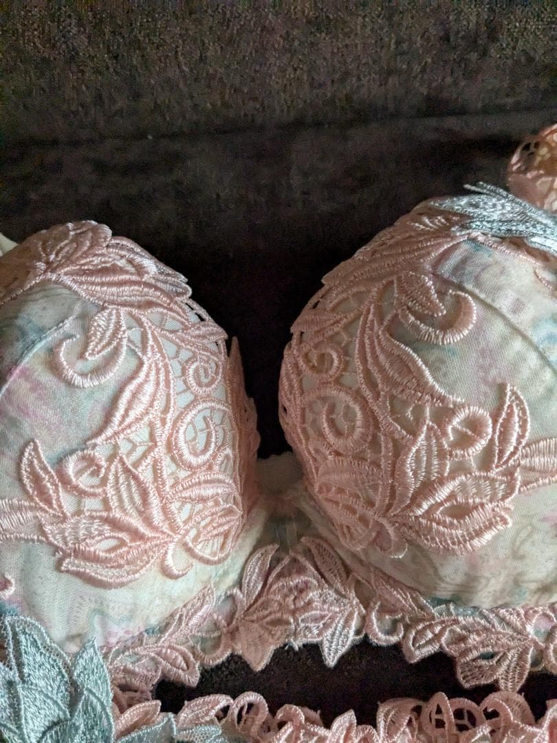 ワコール、サルート62グループブラD75、ガーター、ソング。