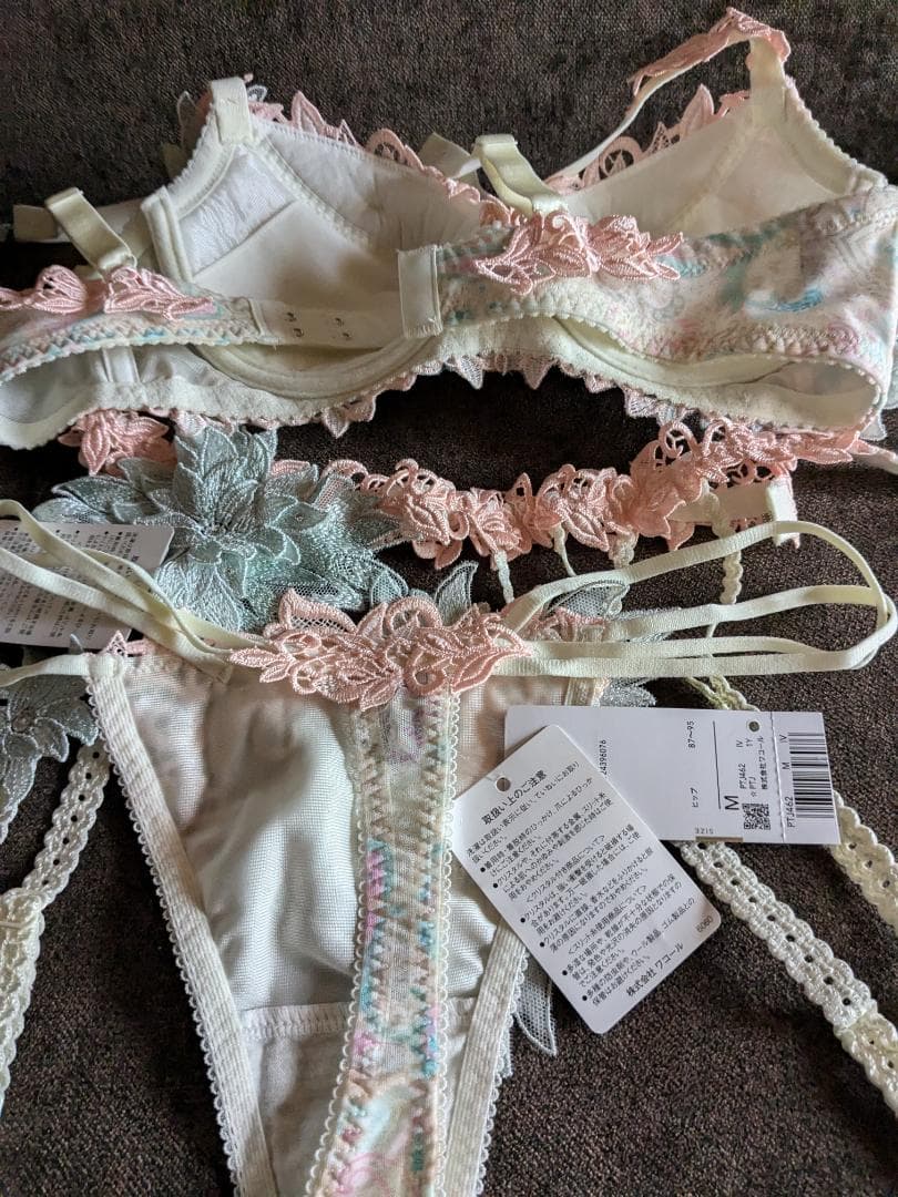 ワコール、サルート62グループブラD75、ガーター、ソング。