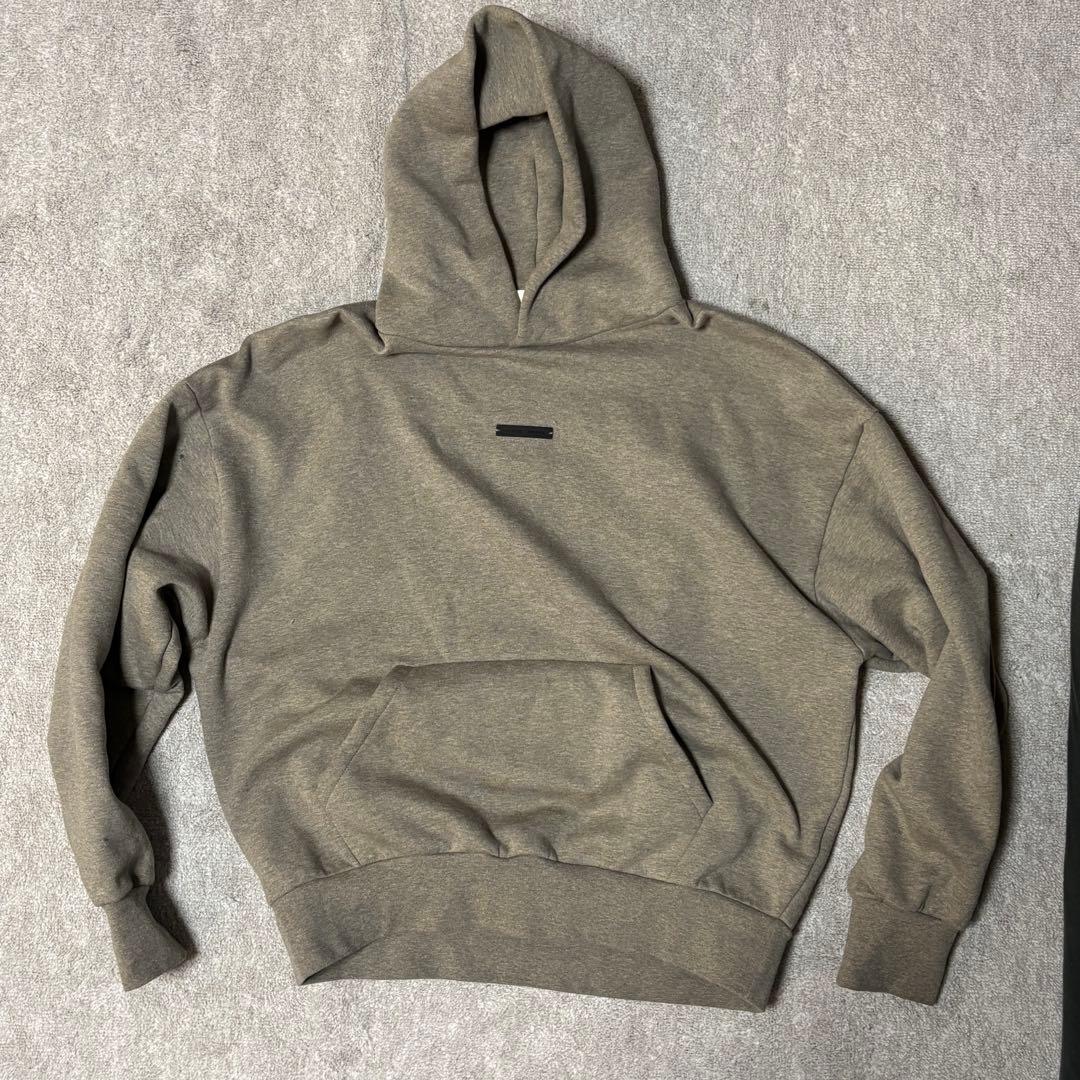 fear of god essentials パーカー 立体ロゴ L