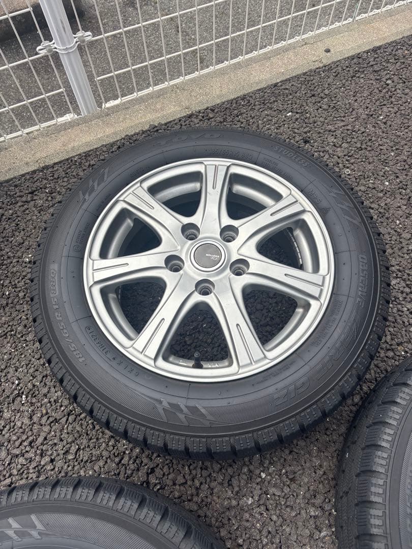送料込み 15インチ スタッドレス トーヨータイヤ 185/65/15 6j