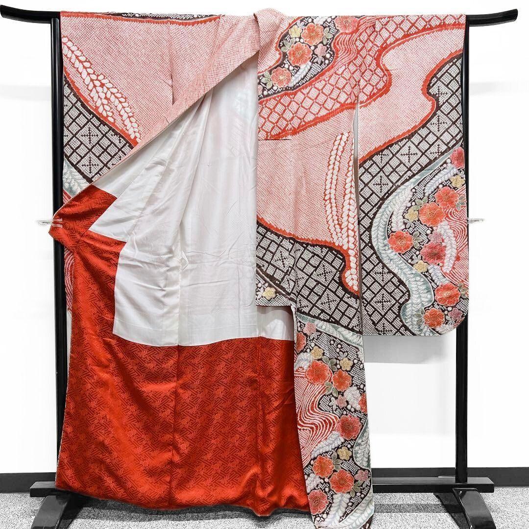 総絞りに金彩の振袖　着物