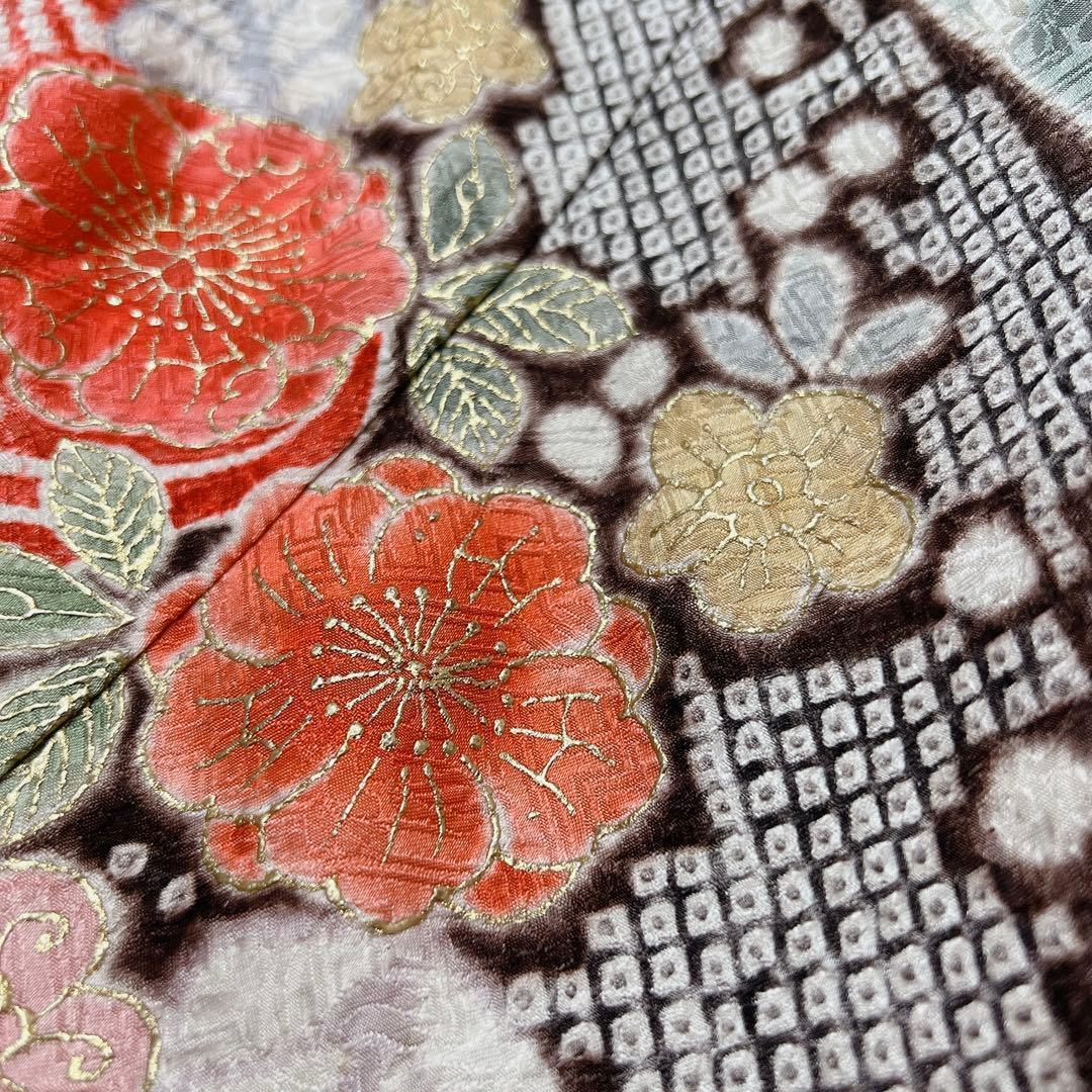 総絞りに金彩の振袖　着物