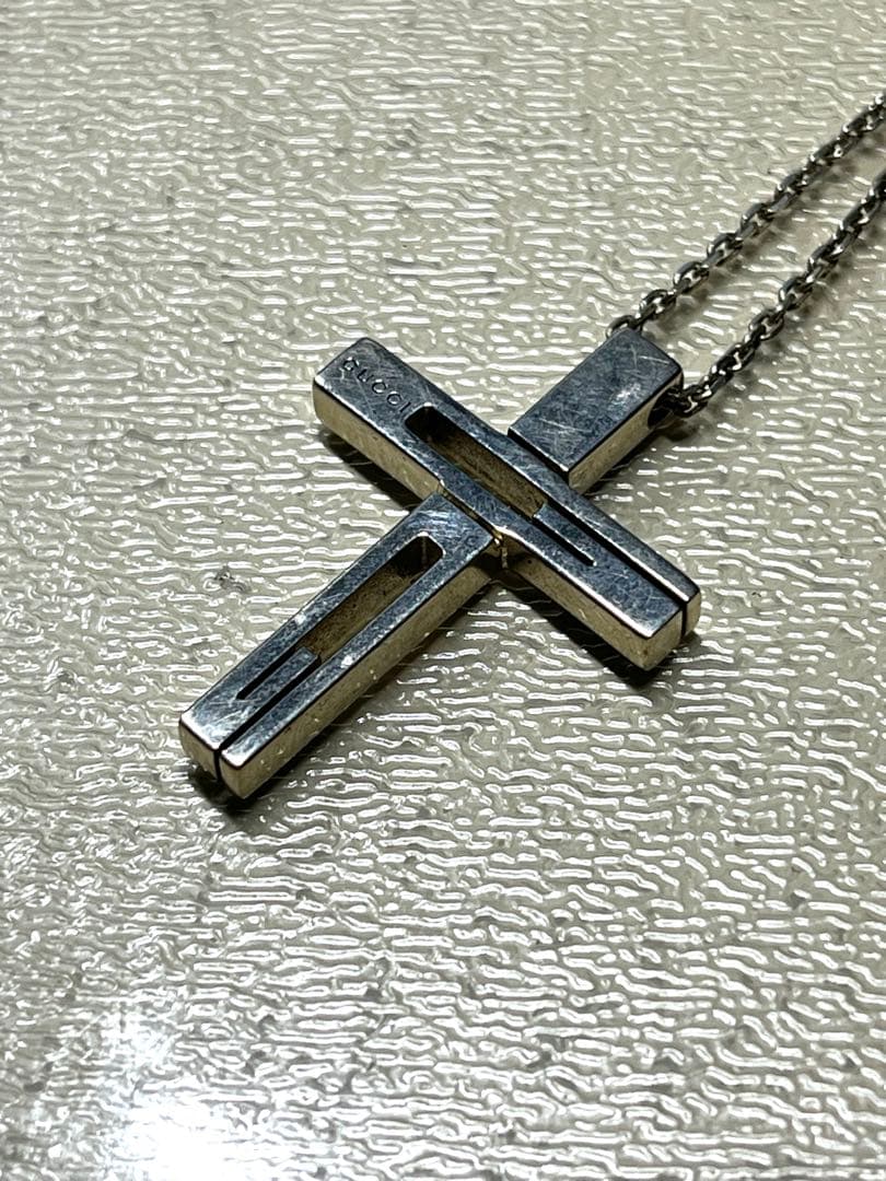 GUCCI クロスネックレス　十字架
