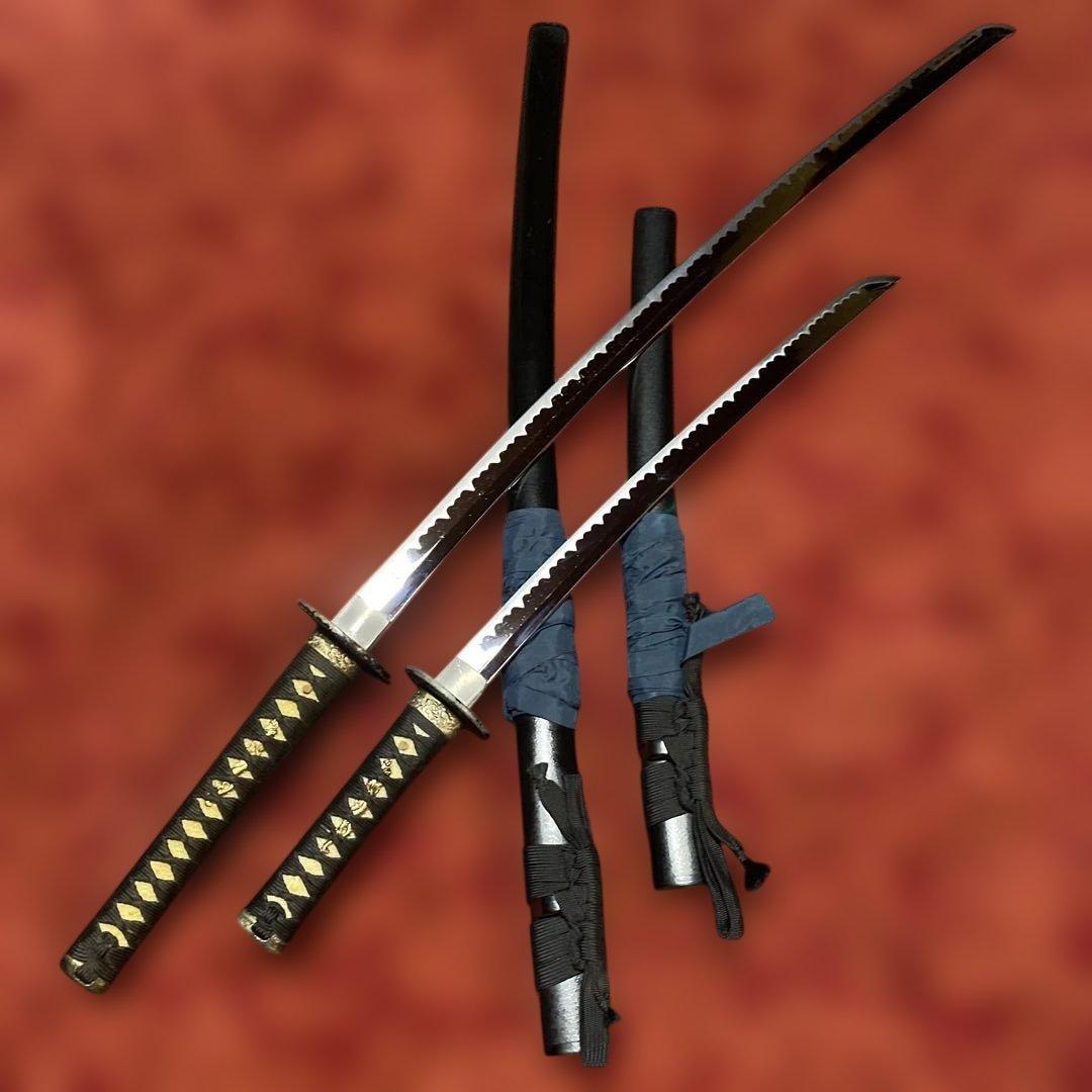 格安模造刀大小2本 黒柄 龍彫透し丸鍔黒梨地鞘(刀袋付)