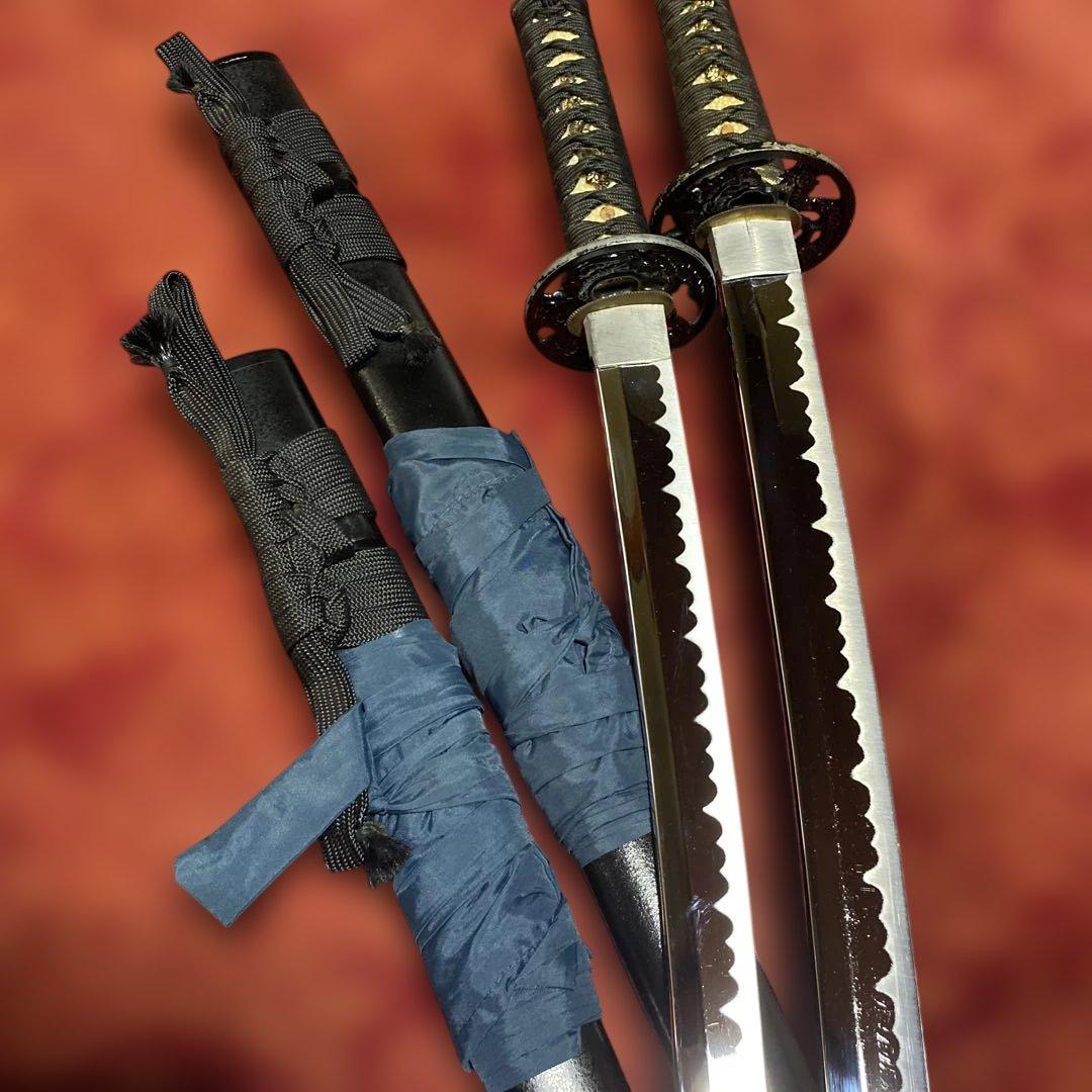 格安模造刀大小2本 黒柄 龍彫透し丸鍔黒梨地鞘(刀袋付)