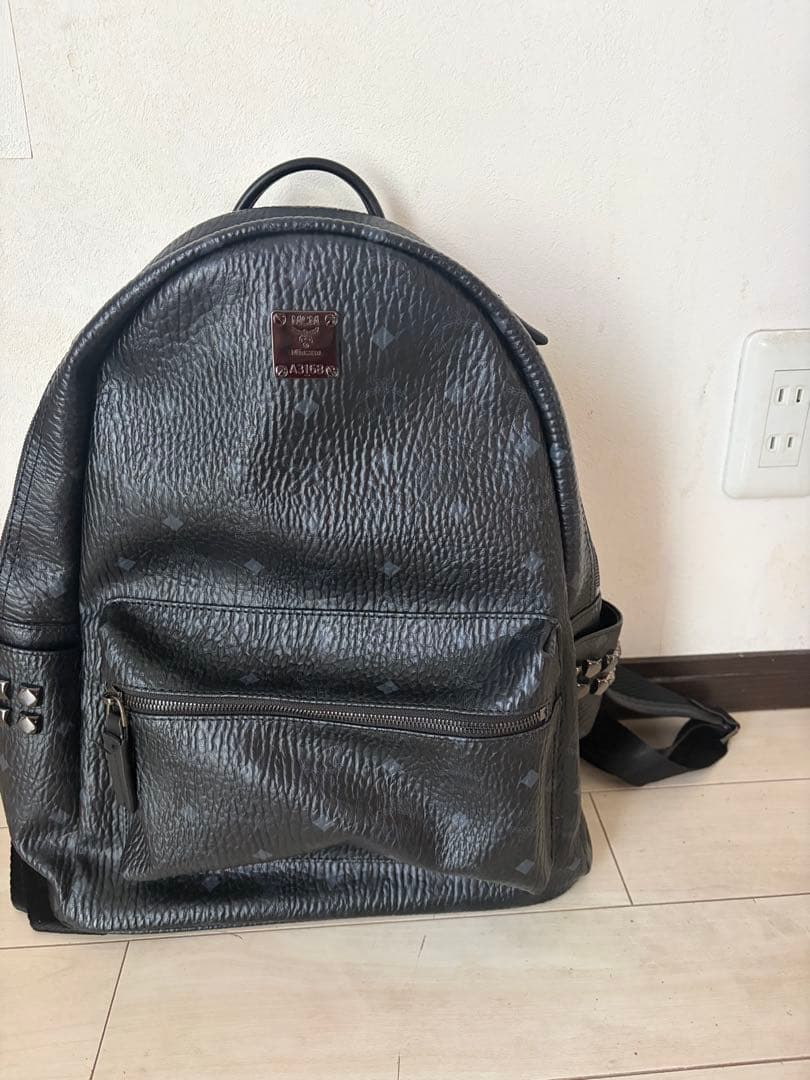MCM スタッズ付き ブラック リュック