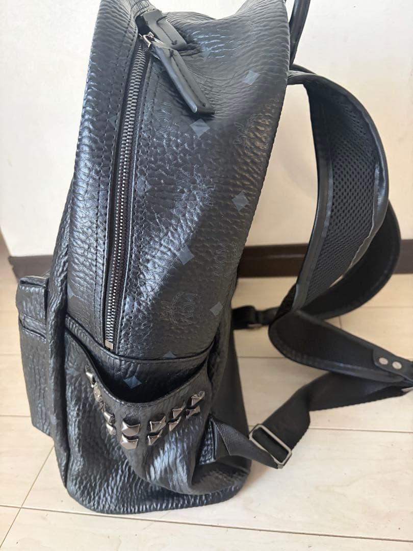 MCM スタッズ付き ブラック リュック