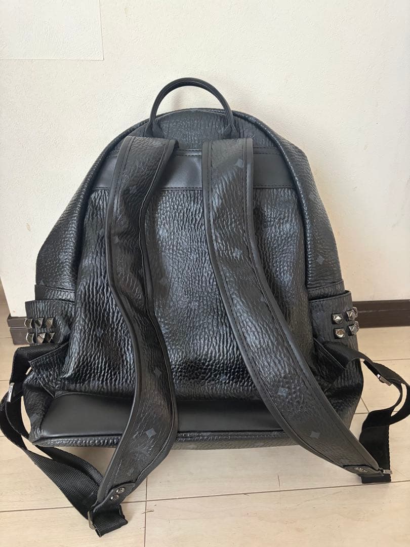 MCM スタッズ付き ブラック リュック