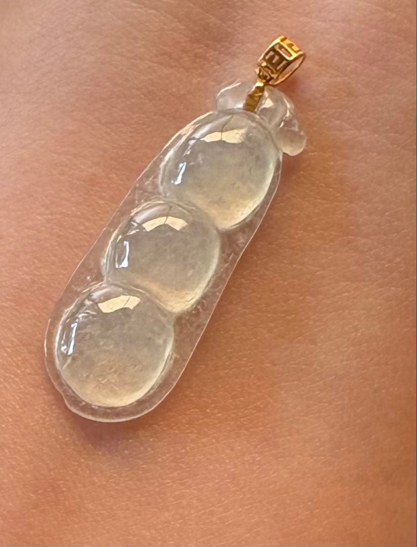 A級翡翠 ペンダント 3つの丸形状（豆の形）