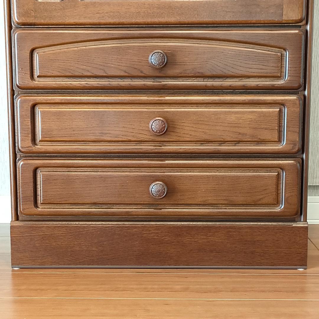 〈美品〉起立木工　ガラスキャビネット　ナラ材　天然木　引出し4杯