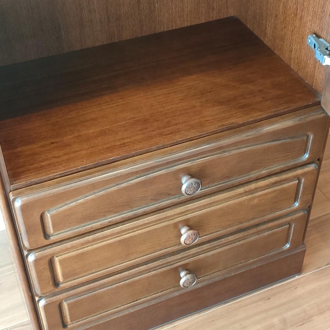 〈美品〉起立木工　ガラスキャビネット　ナラ材　天然木　引出し4杯