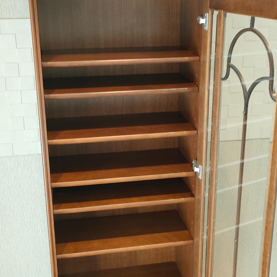 〈美品〉起立木工　ガラスキャビネット　ナラ材　天然木　引出し4杯