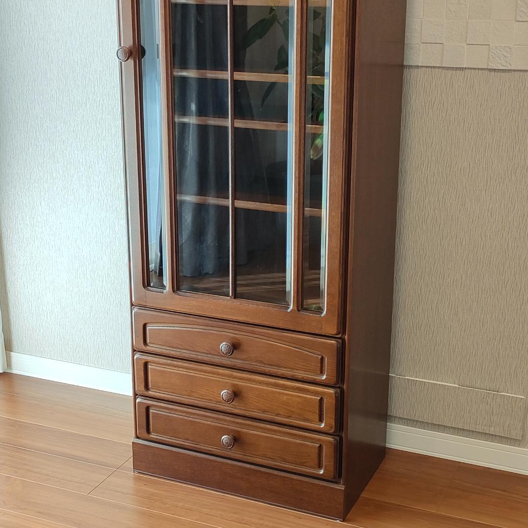 〈美品〉起立木工　ガラスキャビネット　ナラ材　天然木　引出し4杯
