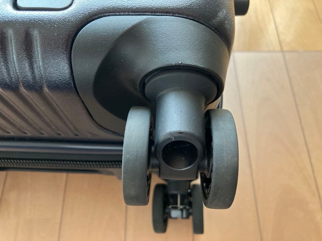 イノベーター　スーツケース　ダークネイビー　38L 機内持ち込み可