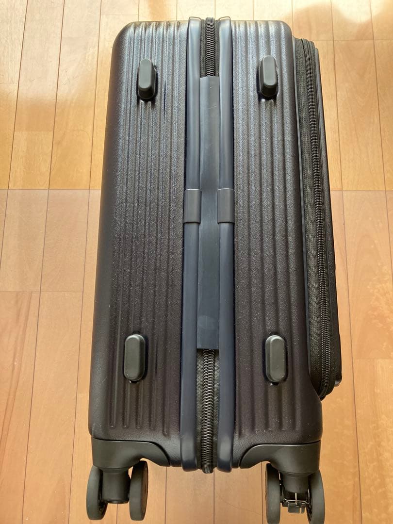 イノベーター　スーツケース　ダークネイビー　38L 機内持ち込み可