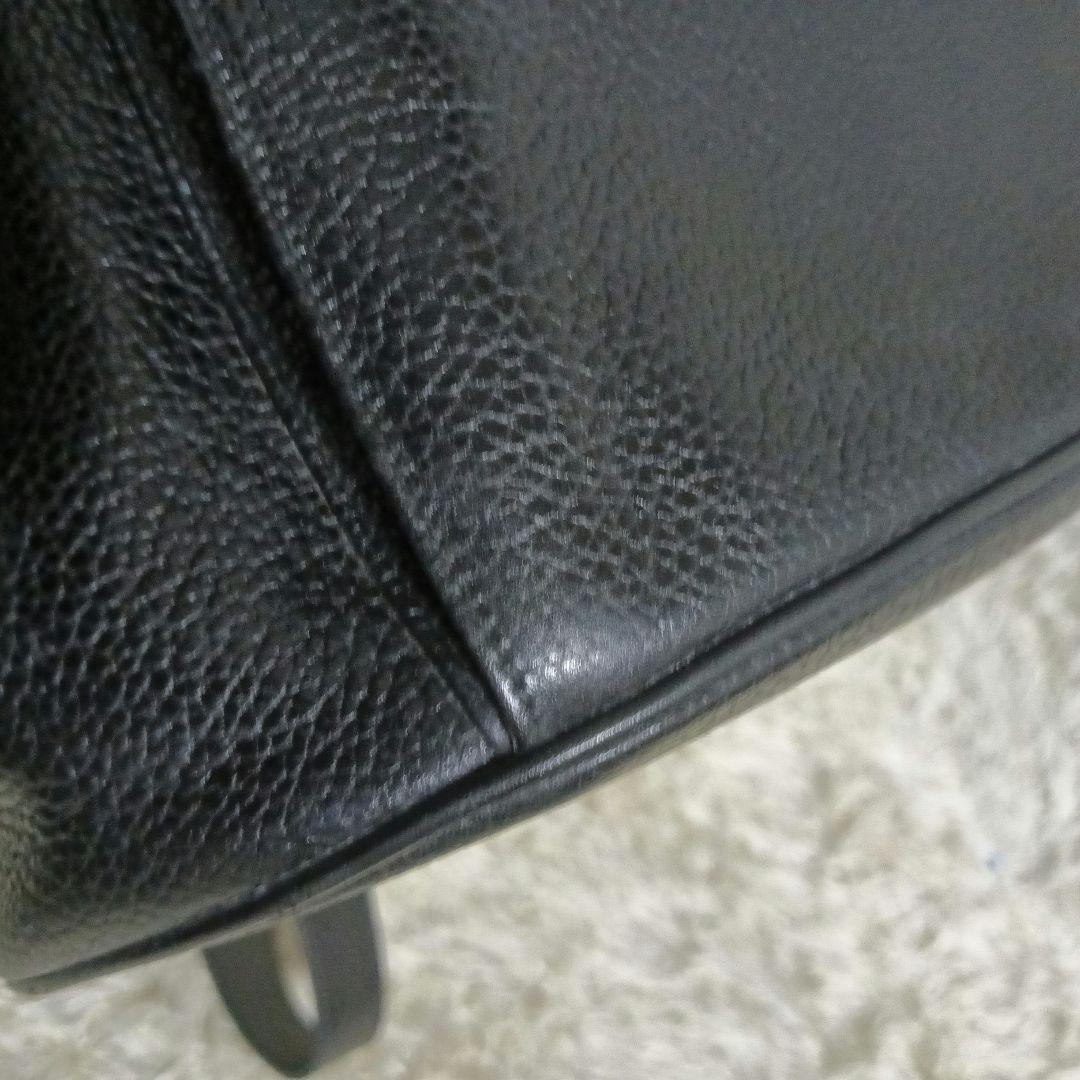 美品　サルヴァトーレ フェラガモ　ボディバッグ　ヴァラ　レザー　黒