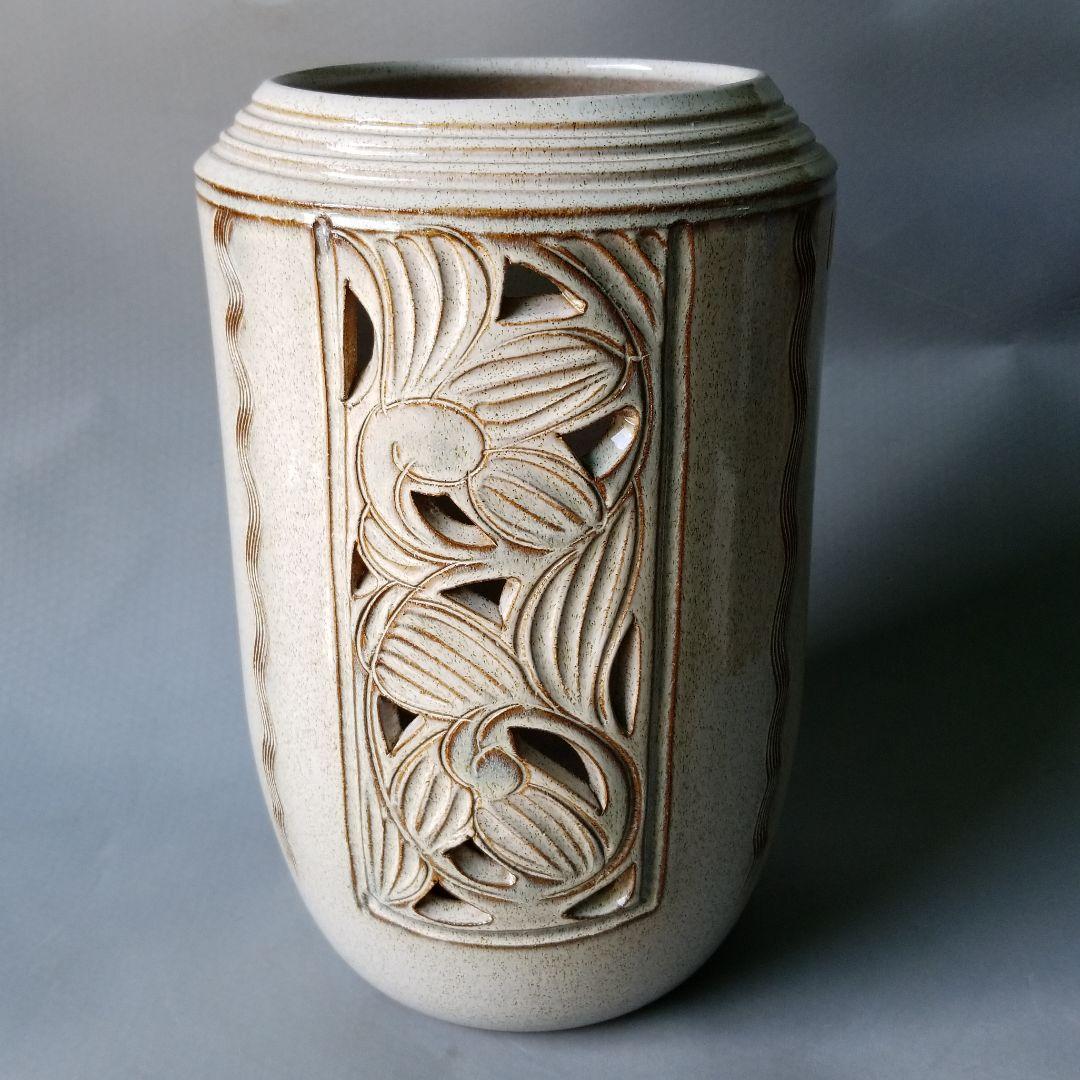 信楽焼傘立て  唐草透かし 高さ４９cm