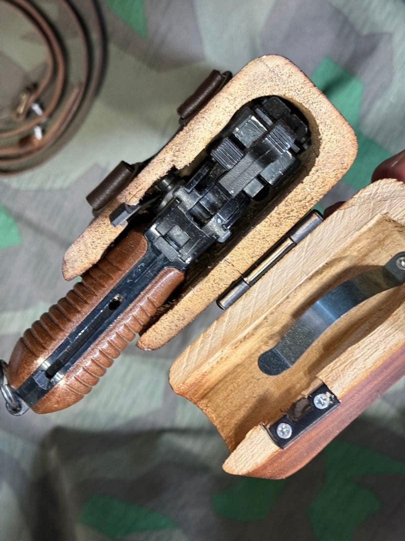 ❸ドイツ軍　モーゼルM712用木製ホルスター&ホルダーとスリング(レプリカ)