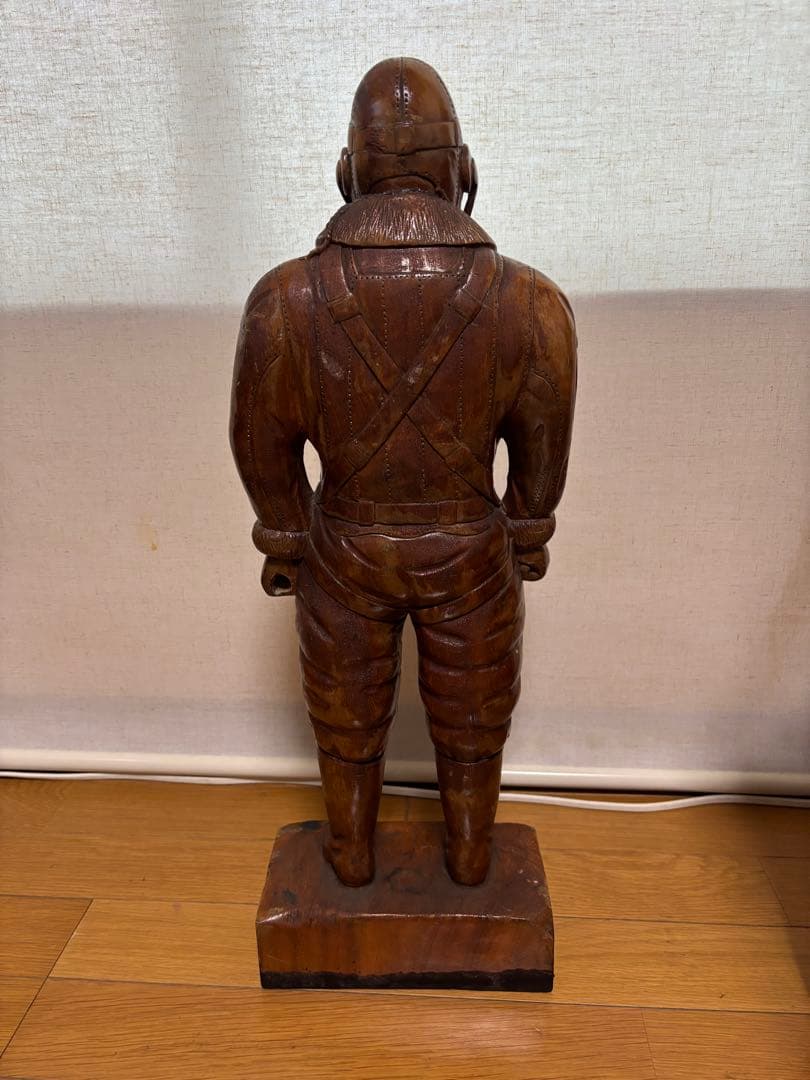 木製パイロット像 約50cm 神風特別攻撃隊 特攻隊の置物です。
