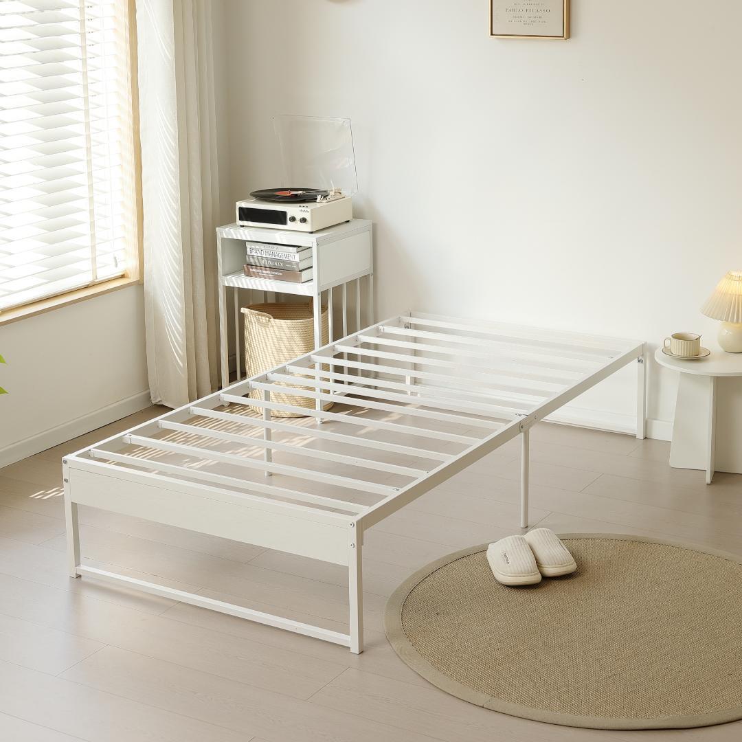 人気再入荷！ベッドフレーム【S・シングル】　シンプル　パイプ＋木　WHITE