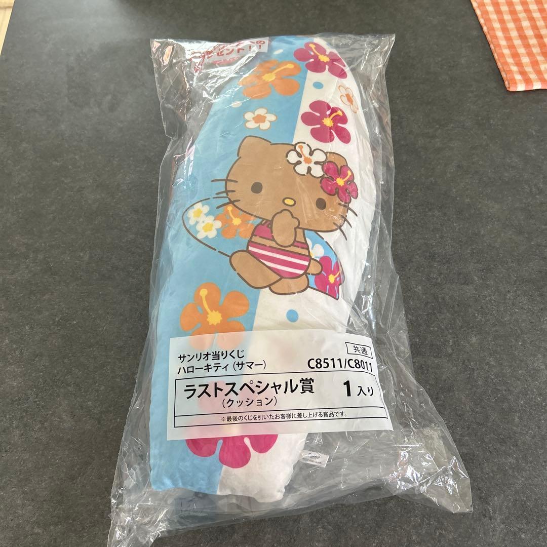 一番くじ　日焼けキティー　クッション