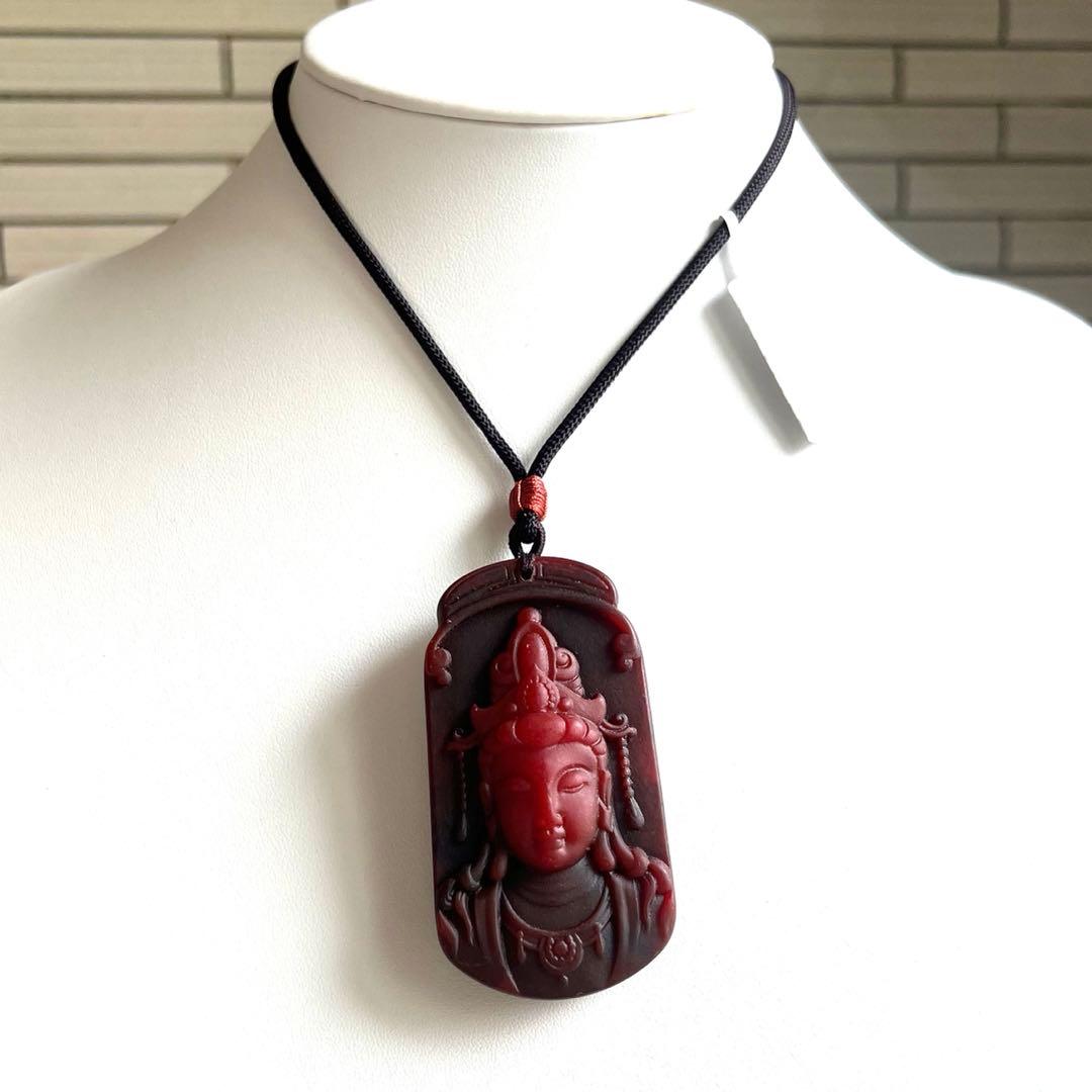 ミャンマー産天然ロジンの大曰如来仏陀彫りペンダントAB1016