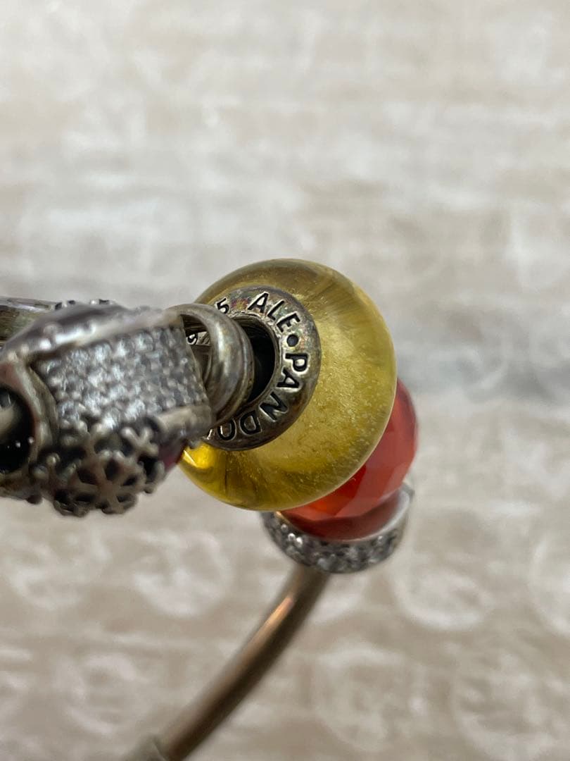 PANDORA ブレスレット　チャーム付き