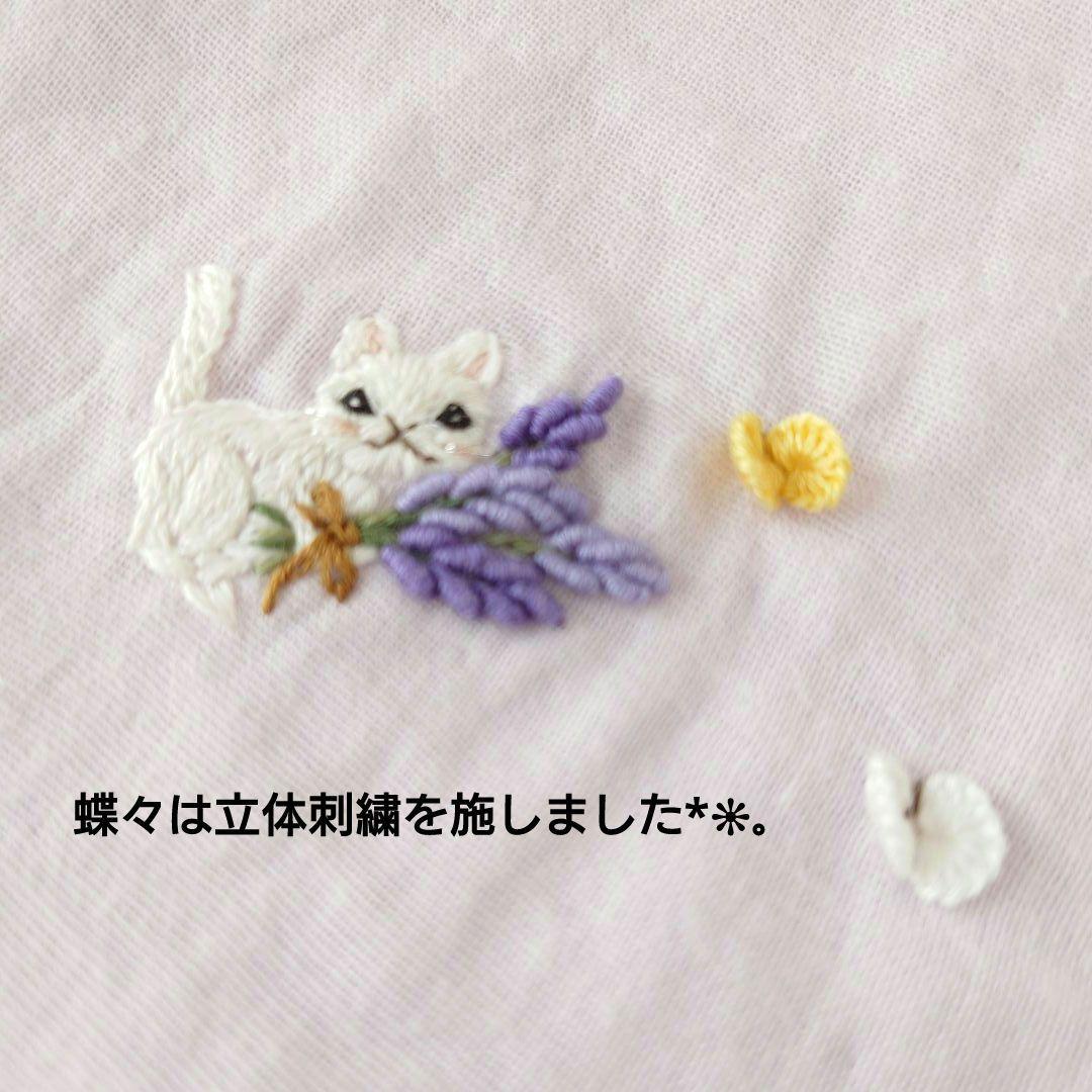 手刺繍入ちっちゃな ガーゼハンカチ【猫とラベンダー】
